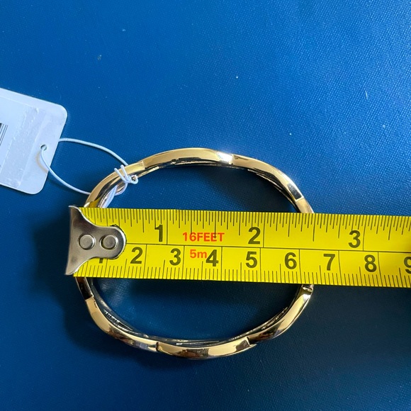 Bracelets & Earring - Picture 4 of 12